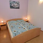 Dekovic Materada 3* 波雷奇