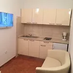 Dekovic Materada 招待所 3*