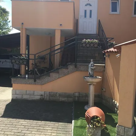 Dekovic Materada Gostinjska kuća