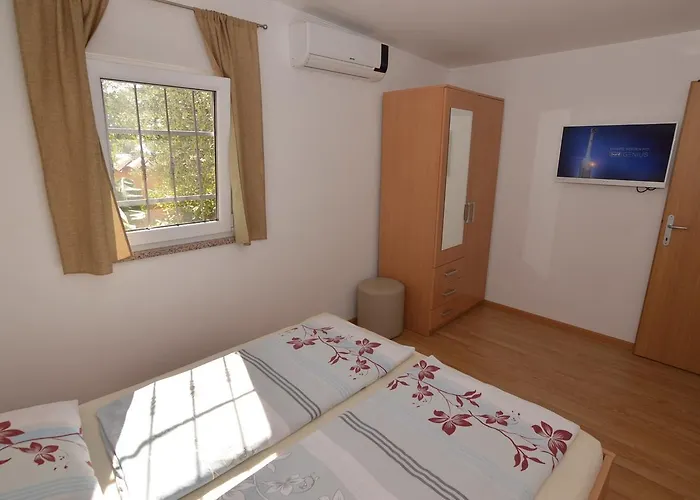 Dekovic Materada Konukevi 3*