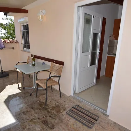 Dekovic Materada 3*