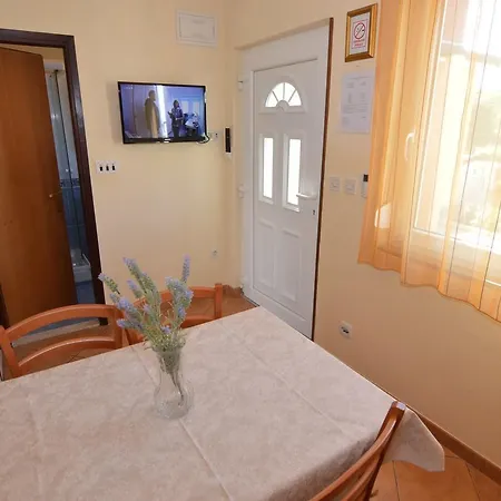 招待所 Dekovic Materada