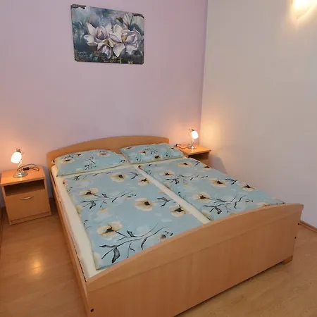 Dekovic Materada 3* 波雷奇