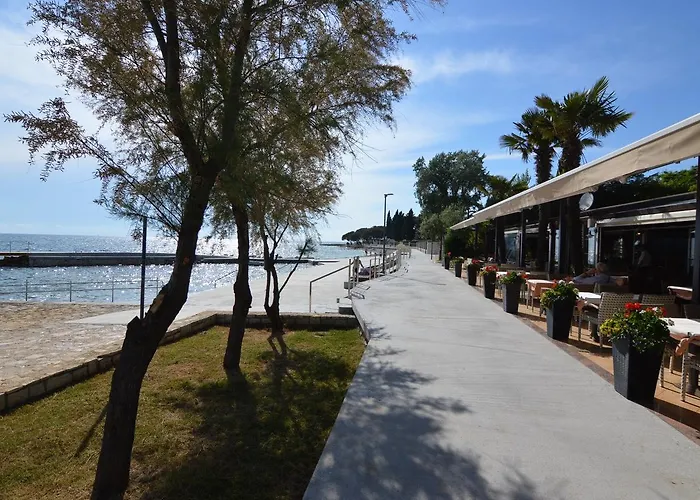 Guest house Dekovic Materada 3*