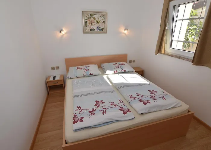 Dekovic Materada Πανσιόν 3*