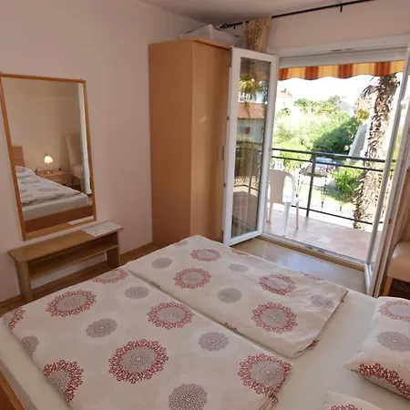 Gostinjska kuća Dekovic Materada 3*