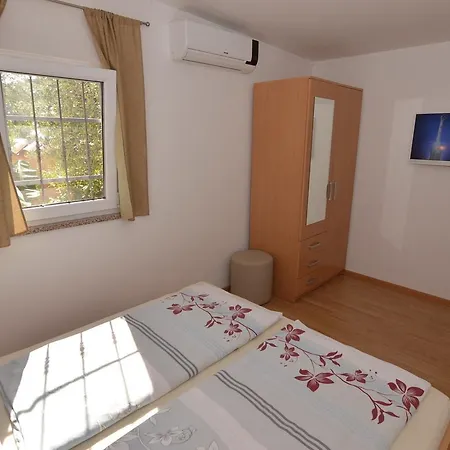 Dekovic Materada Gostinjska kuća 3*